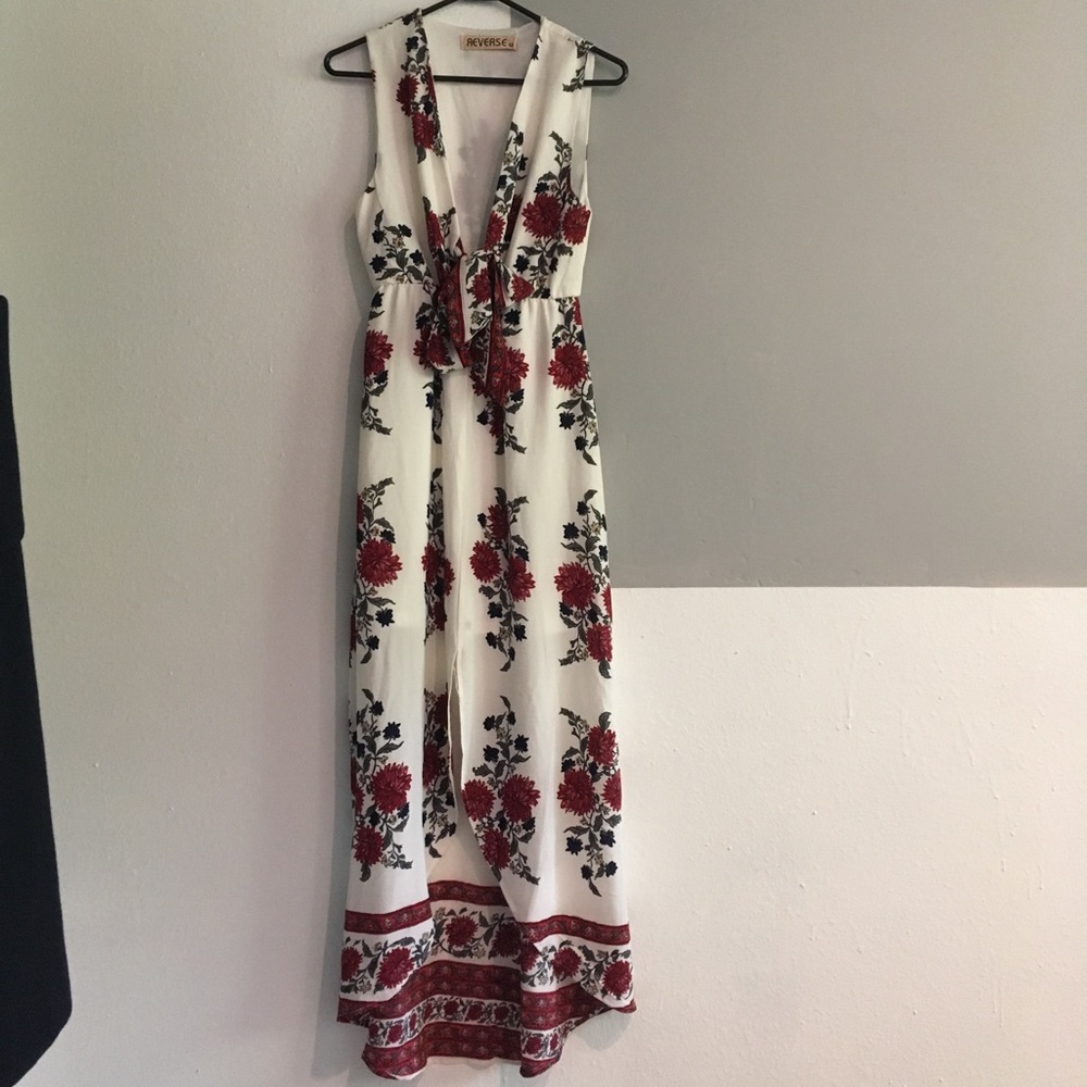 NWT maxi dress with elastic waist. Size M